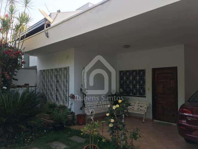 Casa para Venda em Mogi Guaçu, Jd. Centenário, 3 dormitórios, 1 suíte, 1 banheiro, 4 vagas