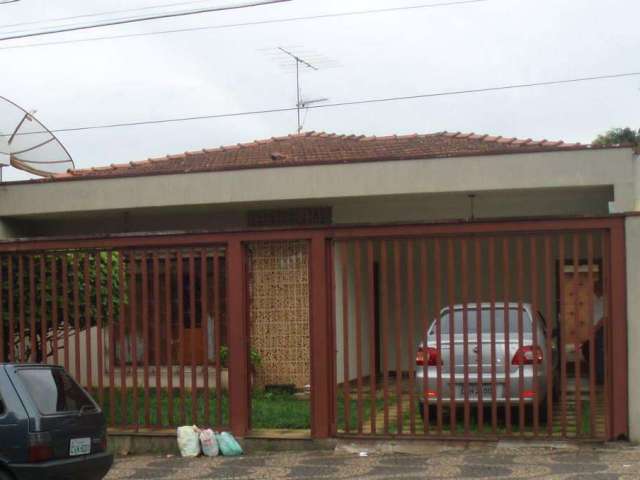 Casa para Venda em Mogi Guaçu, Capela, 3 dormitórios, 1 banheiro, 4 vagas