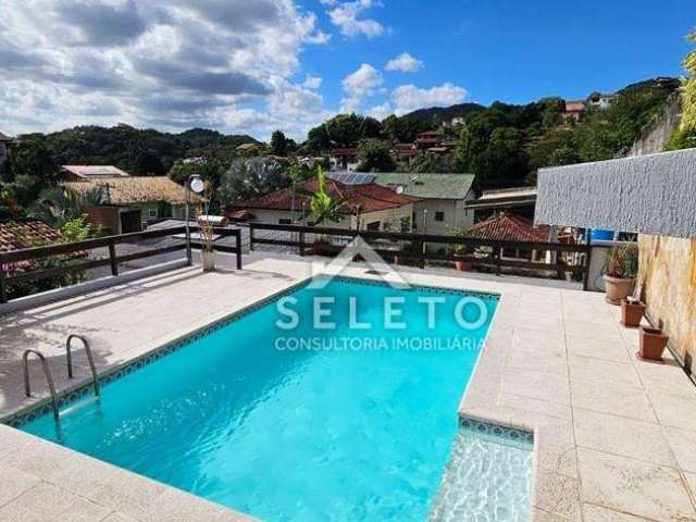 Casa com 3 dormitórios à venda, 262 m² por R$ 1.250.000 - Pendotiba - Niterói/RJ