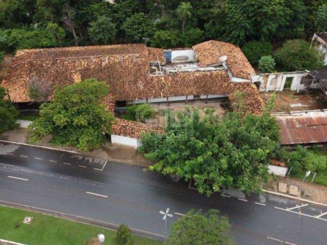 Casarão comercia ao lado da Orla do Porto em Cuiabá