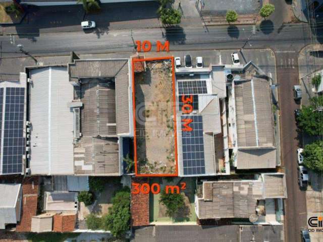 Terreno com 300 m² próximo à Av. Isaac Póvoas