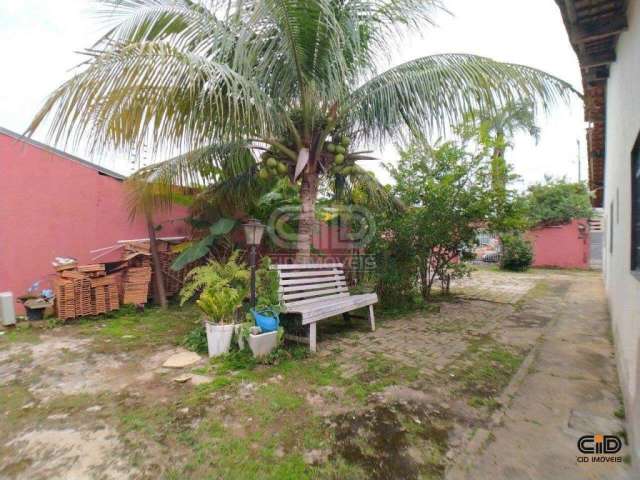 Casa com três quartos no bairro Santa Cruz II