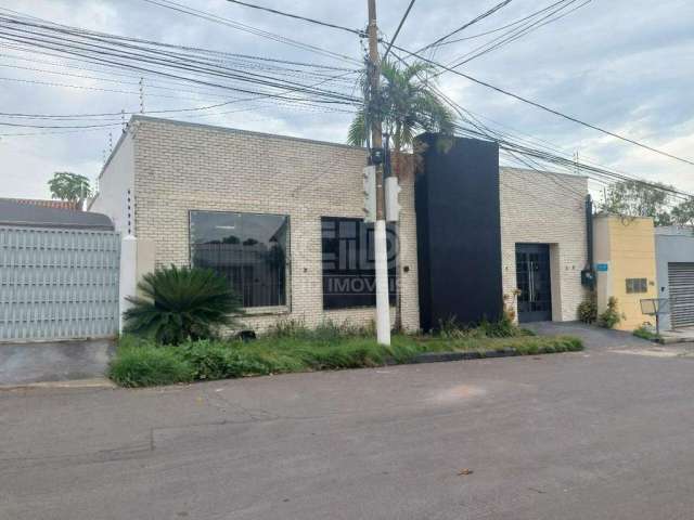 Salão comercial com aproximadamente 242m² no bairro Morada da Serra