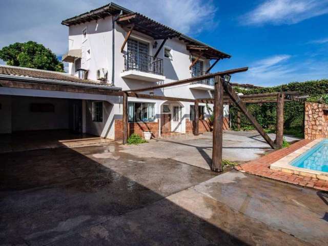 Casa com 4 suítes e piscina no Jardim Califórnia