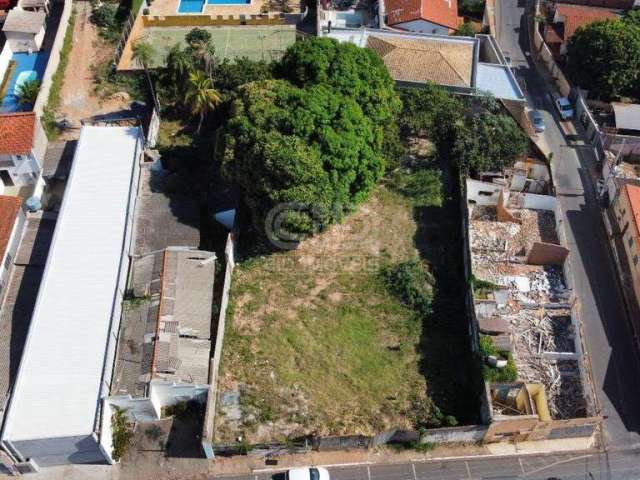 Terreno com aproximadamente 1.430m² no Centro