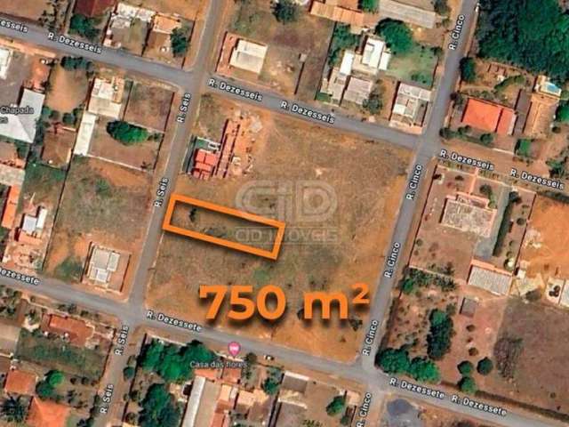 Terreno com 750m² no centro de Chapada