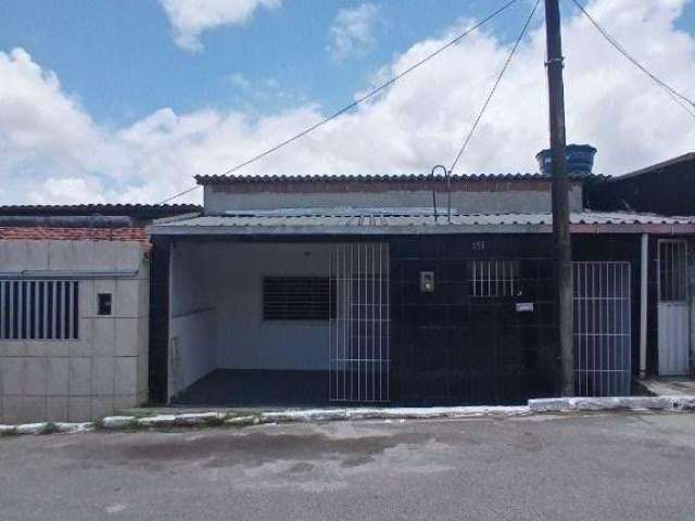 Excelente Casa com 3 dormitórios, 2 banheiros, 2 vagas de garagem cobertas para alugar por R$ 900/mês - Ibura - Recife/PE