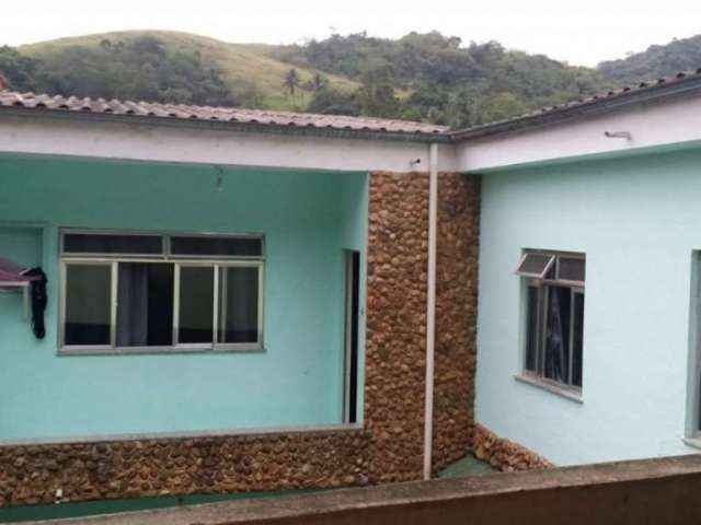 Casa Padrão para Venda em Santo Antônio Duque de Caxias-RJ