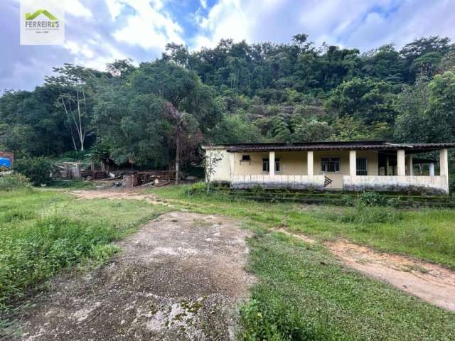 Sitio com 3mil m² em Xerém com lago e casa de 2 quartos