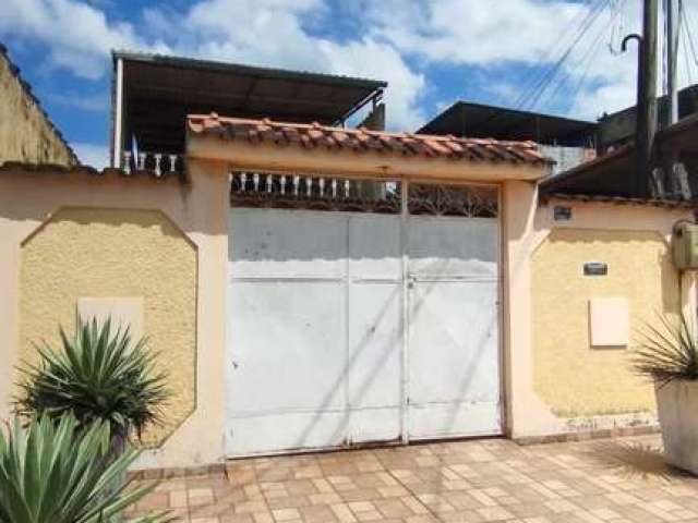 Casa com terraço, garagem e 2 quartos, no centro comercial