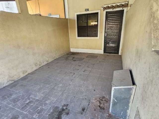 Casa duplex na Figueira com 2 quartos e garagem