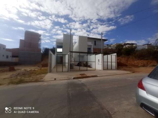 LINDA CASA GEMINANADA DUPLEX COM ENTRADA INDIVIDUAL 03 QUARTOS NO RECANTO VERDE EM IBIRITï¿½