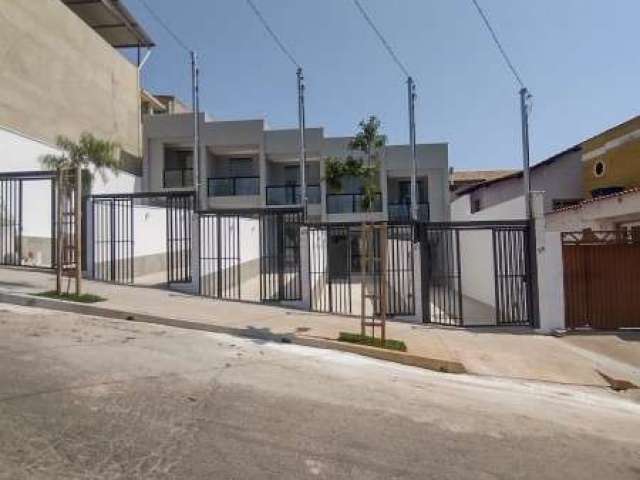 Excelente casa geminada com entrada individual no bairro jardim guanabara em belo horizonte