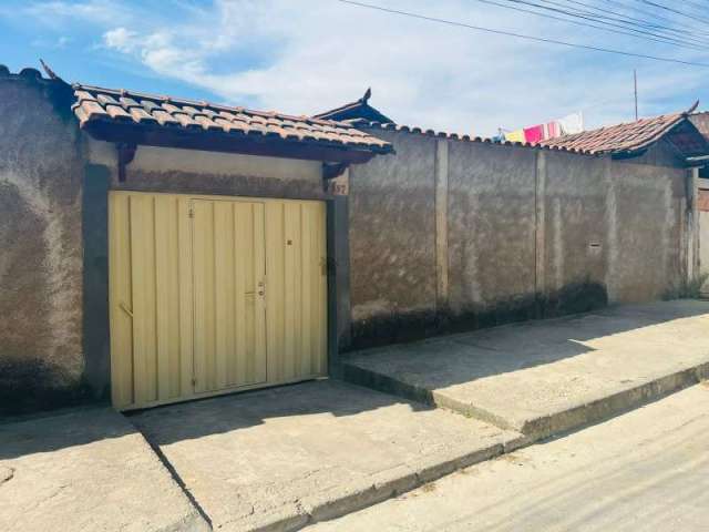 Excelente casa em lote de 720 metros no bairro praia em contagem