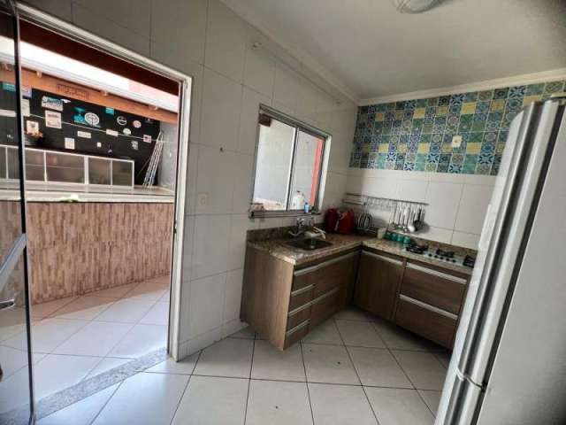 Excelente casa geminada 02 quartos no bairro sapucaias em contagem