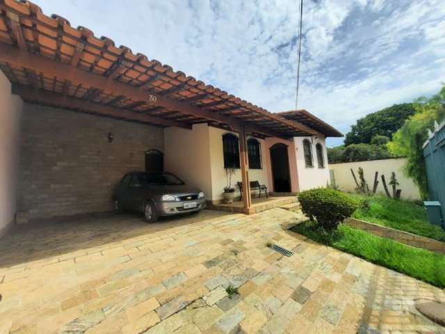 Casa com 3 quartos à venda na Roberto Lúcio Aroeira, 30, Itapoã, Belo Horizonte por R$ 1.180.000