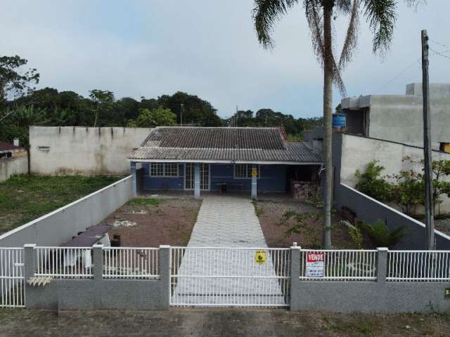 Casa com AMPLO TERRENO para Venda no Balneário PRAIA DOS VELEIROS, localizado na cidade de Itapoá /SC.