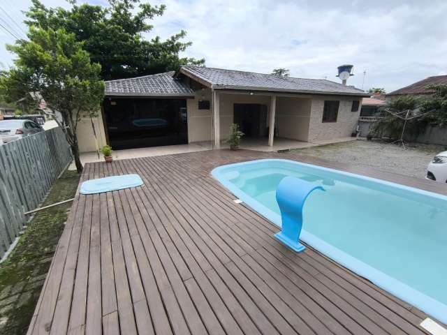 Casa de Esquina com Piscina para Venda no Balneário SANTA CLARA, Itapoá / SC.