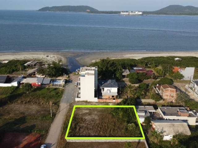 Terreno de 750 m² Limpo na Quadra do Mar para Venda no balneário BRANDALIZE, Itapoá/SC.