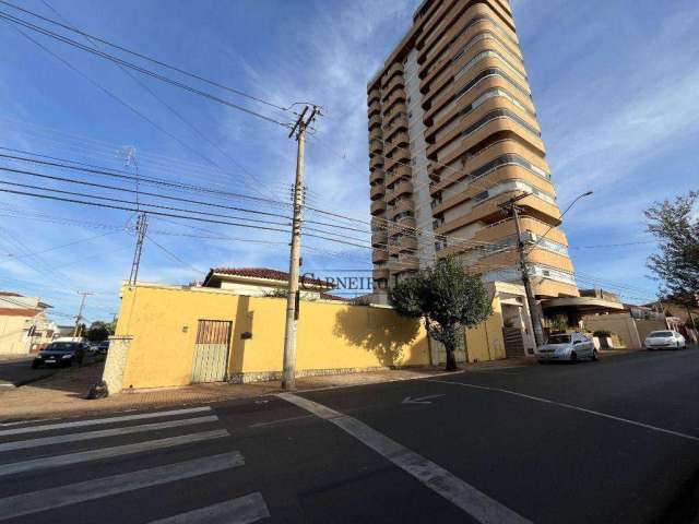 Casa com 3 dormitórios à venda, 242 m² por R$ 1.000.000,00 - Centro - Jaú/SP