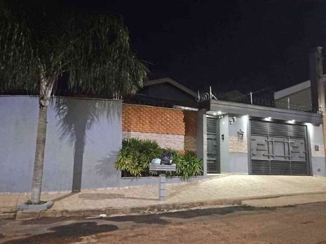 CASA com 3 dormitórios à venda por R$950.000 - Jardim Marajá - Marilia/SP