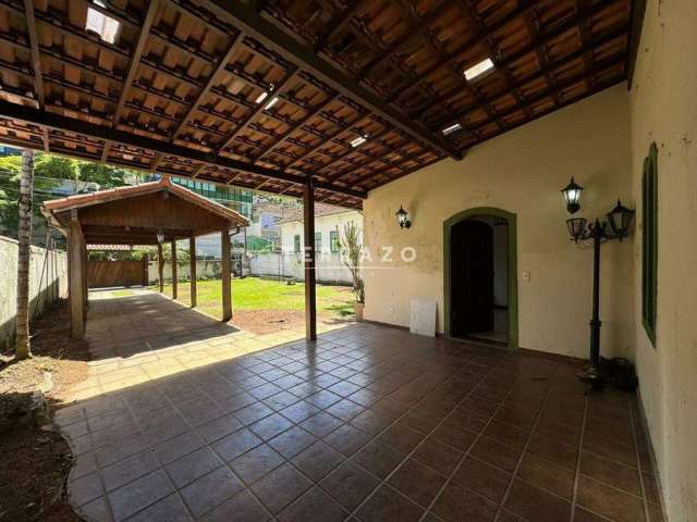 Casa para aluguel, 6 quartos, 3 suítes, 10 vagas, Várzea - Teresópolis/RJ