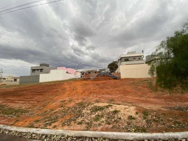 Terreno no Condomínio Residencial São Luiz com 300m² de área total.