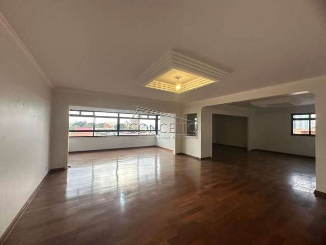 Apartamento à venda no Edifício Monte Líbano com 218m² | 3 dormitórios sendo 1 suíte e 2 vagas de garagem.