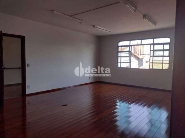 Prédio à venda, 4 quartos, 2 suítes, 4 vagas, Nossa Senhora Aparecida - Uberlândia/MG