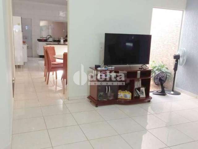 Casa à venda, 3 quartos, 1 suíte, 3 vagas, Jardim América II - Uberlândia/MG