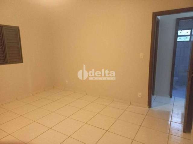 Casa à venda, 3 quartos, 1 suíte, 5 vagas, Lagoinha - Uberlândia/MG