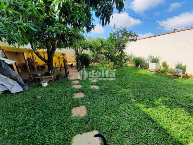 Casa à venda, 4 quartos, 1 suíte, 4 vagas, Nossa Senhora das Graças - Uberlândia/MG