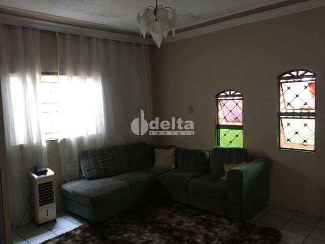 Casa à venda, 2 quartos, 1 suíte, 2 vagas, Mansour - Uberlândia/MG