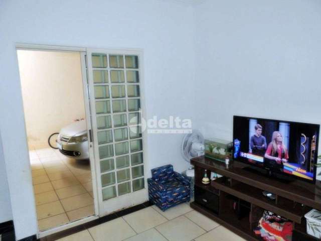 Casa à venda, 3 quartos, 1 suíte, 3 vagas, Jardim das Palmeiras - Uberlândia/MG