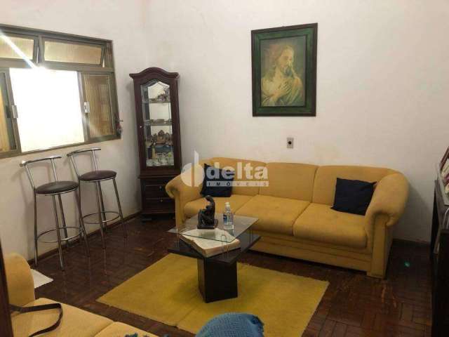 Casa à venda, 3 quartos, 1 suíte, 1 vaga, Martins - Uberlândia/MG