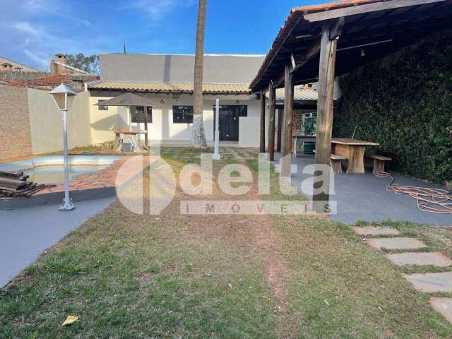 Casa à venda, 2 quartos, 1 suíte, 5 vagas, Alto Umuarama - Uberlândia/MG