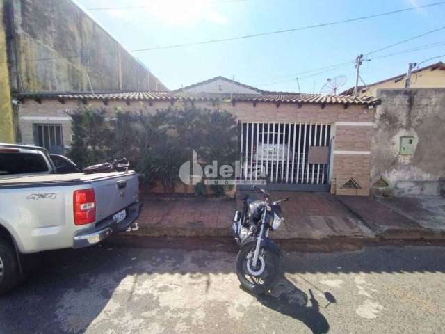 Casa à venda, 3 quartos, 3 vagas, São Jorge - Uberlândia/MG