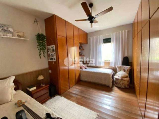 Casa à venda, 3 quartos, 1 suíte, 6 vagas, Tibery - Uberlândia/MG