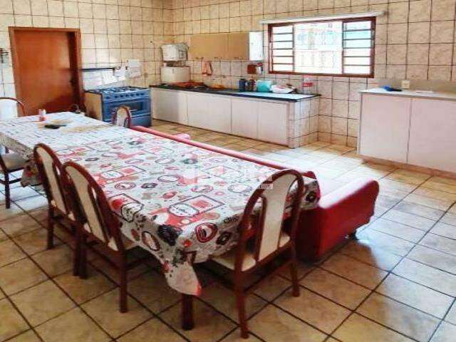 Casa à venda, 3 quartos, 1 suíte, 4 vagas, Jaraguá - Uberlândia/MG