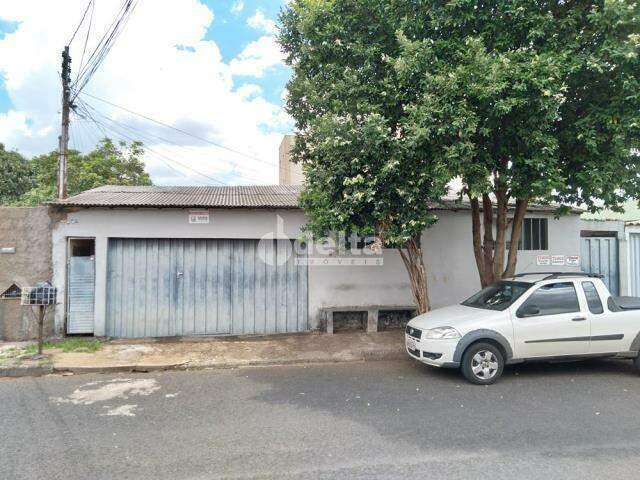 Casa à venda, 2 quartos, 1 vaga, Marta Helena - Uberlândia/MG