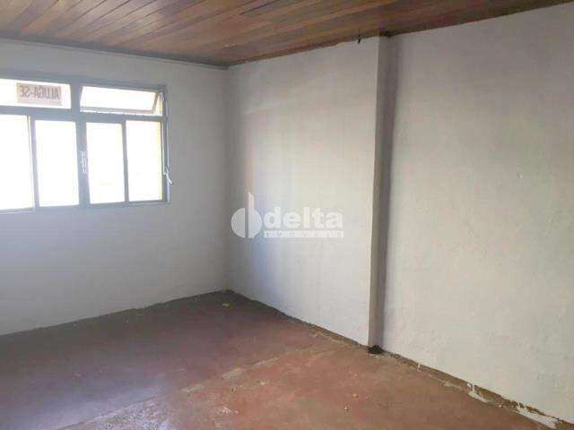 Casa à venda, 6 quartos, 1 vaga, Santa Maria - Uberlândia/MG