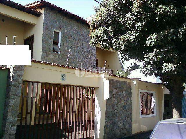 Casa à venda, 5 quartos, 3 suítes, 2 vagas, Santa Mônica - Uberlândia/MG