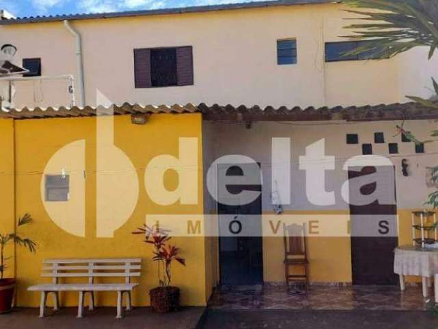 Casa à venda, 3 quartos, 2 suítes, 6 vagas, São Jorge - Uberlândia/MG