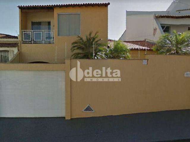 Casa para aluguel, 4 quartos, 2 suítes, 4 vagas, Tabajaras - Uberlândia/MG