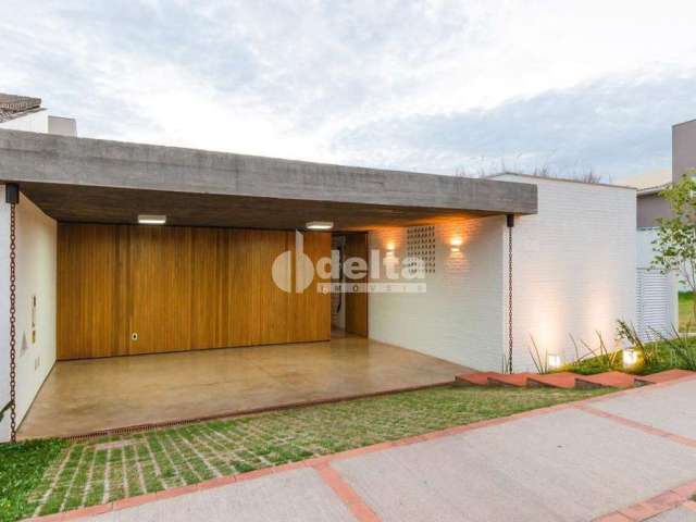 Casa em condomínio para aluguel, 3 quartos, 3 suítes, 2 vagas, Bosque dos Buritis - Uberlândia/MG