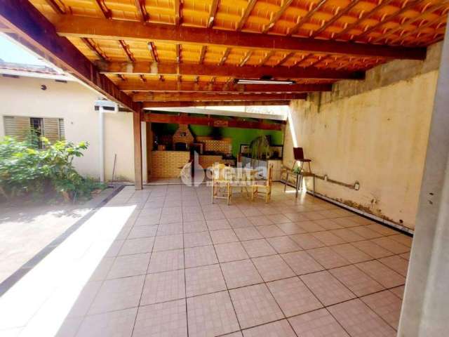 Casa à venda, 2 quartos, 1 suíte, 3 vagas, Santa Rosa - Uberlândia/MG