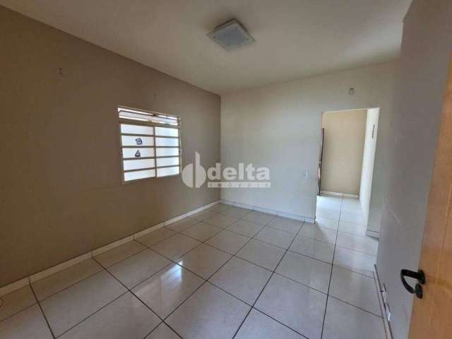 Casa para aluguel, 2 quartos, 3 vagas, Granada - Uberlândia/MG