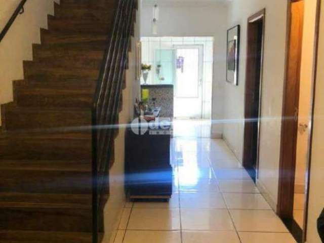 Casa à venda, 4 quartos, 4 suítes, 6 vagas, Jardim América - Uberlândia/MG