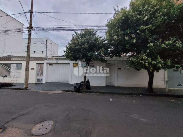 Casa à venda, 3 quartos, 1 suíte, 4 vagas, Saraiva - Uberlândia/MG