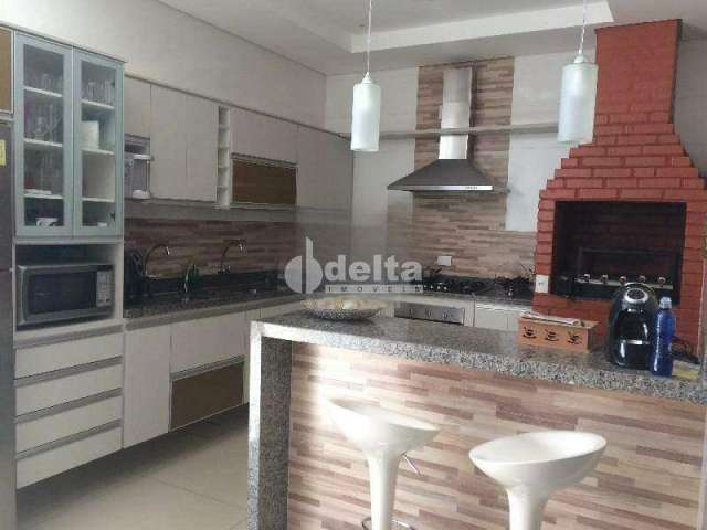 Casa à venda, 3 quartos, 1 suíte, 3 vagas, Santa Mônica - Uberlândia/MG